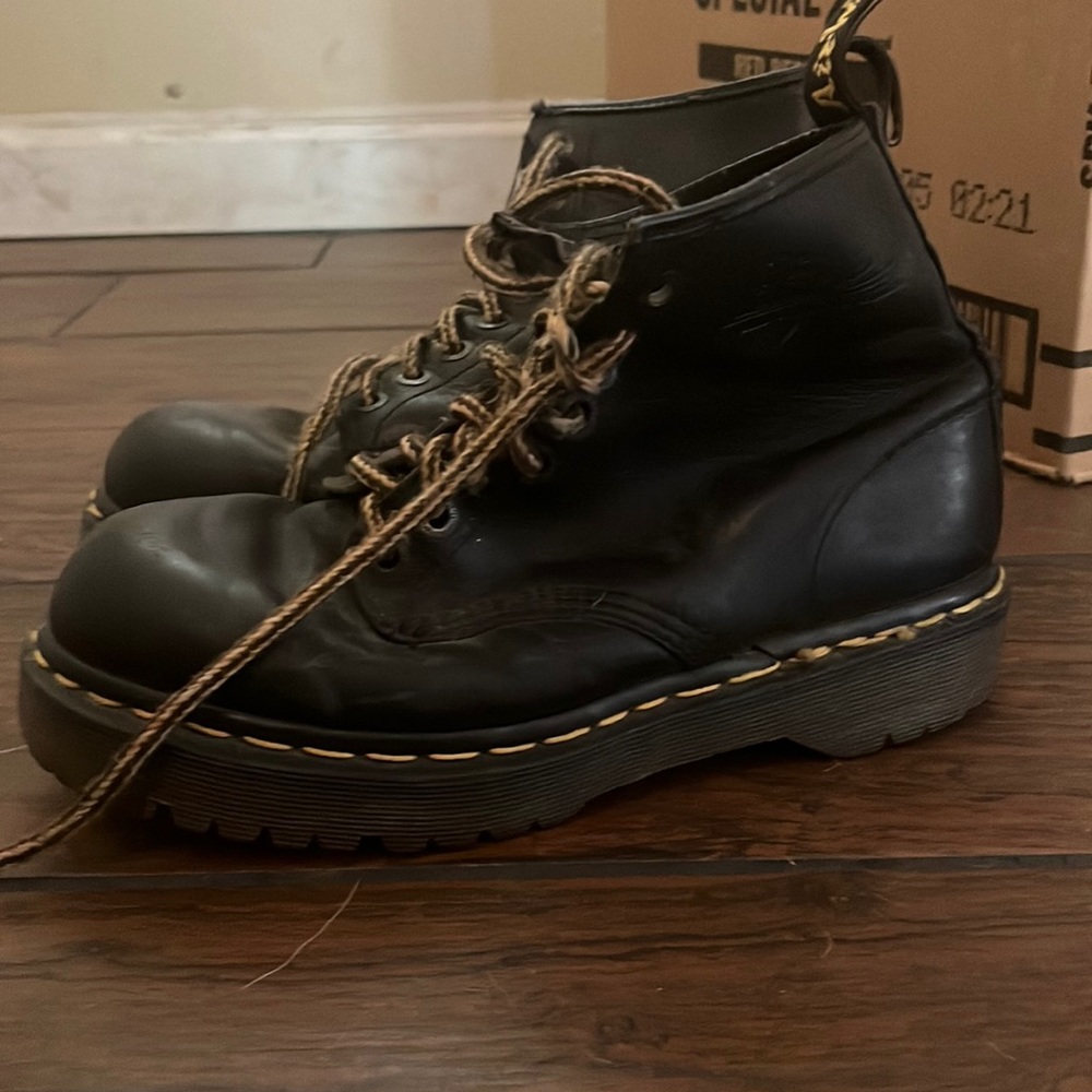 Used Dr Martin AirWair